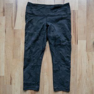 Lululemon Black Camo Denim Wunder Under Crops Size 6